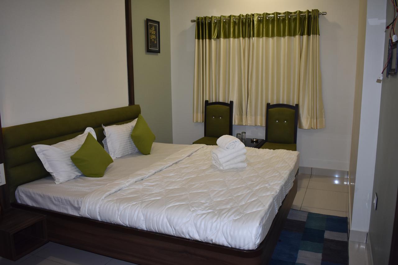 Hotel Shyam Palace Bhuj Exteriör bild